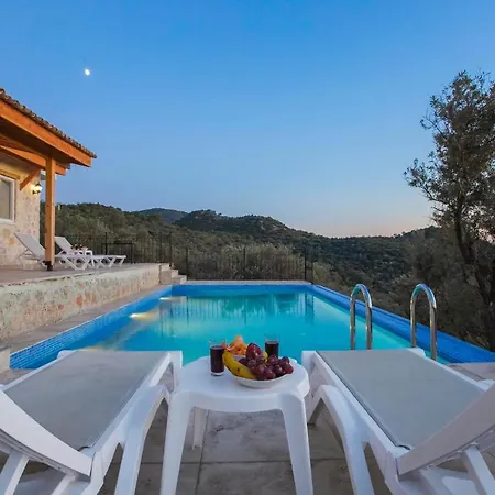Sleeps 4 With Pool And Air Con *
