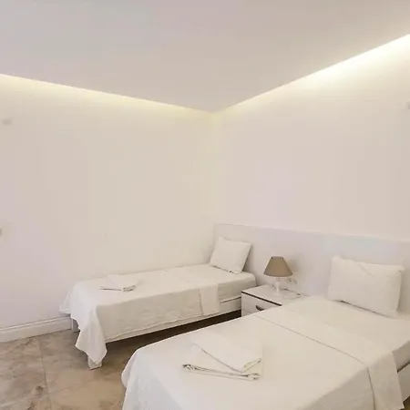 Villa Sleeps 4 With Pool And Air Con
