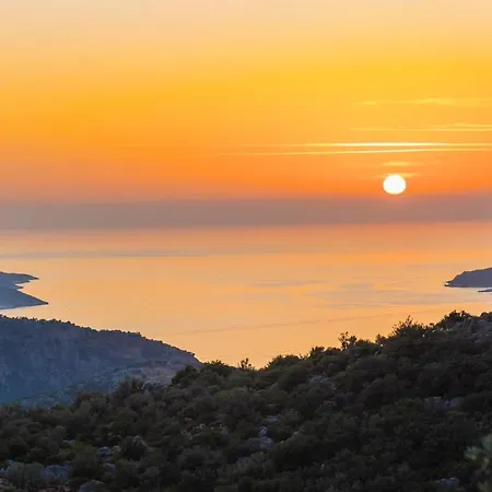 Sleeps 4 With Pool And Air Con Villa *