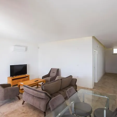 Sleeps 4 With Pool And Air Con 빌라