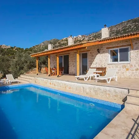 Sleeps 4 With Pool And Air Con *