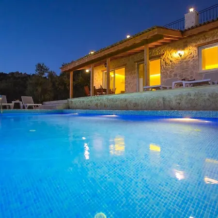 빌라 Sleeps 4 With Pool And Air Con