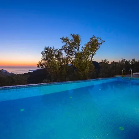 Sleeps 4 With Pool And Air Con 빌라 칼칸
