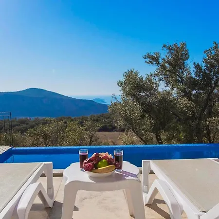 빌라 Sleeps 4 With Pool And Air Con
