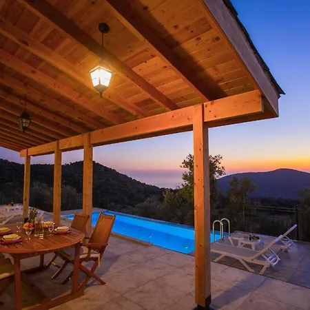 빌라 Sleeps 4 With Pool And Air Con
