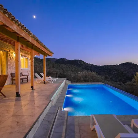 빌라 Sleeps 4 With Pool And Air Con
