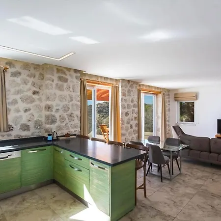 Sleeps 4 With Pool And Air Con 빌라 *